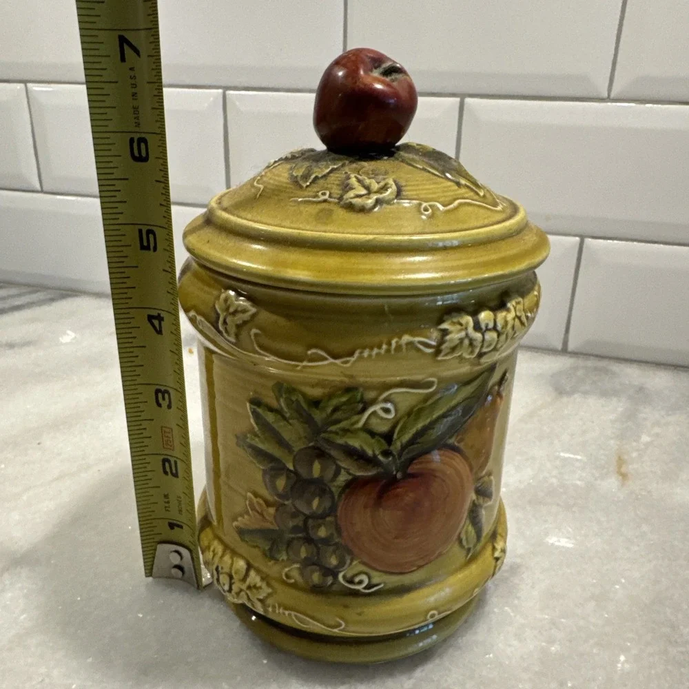Vintage Geo Z Lefton Green Ceramic 3-D Embossed Canister w/ Lid Fruit Apple Pear